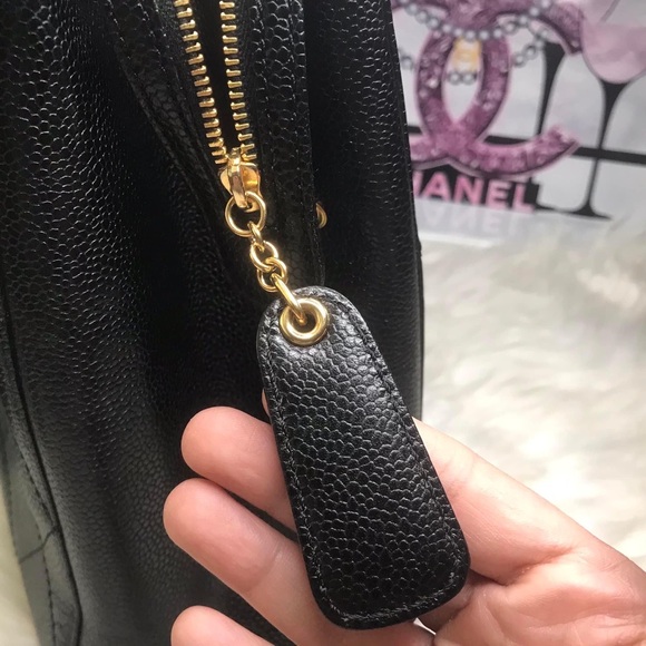 ❌SOLD❌CHANEL Caviar Leather and Resin Chain Tote Bag Black - Picture 7 of 16